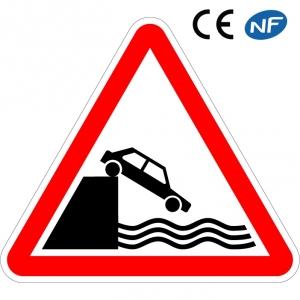 Panneau Débouché sur un quai ou une berge (A20)