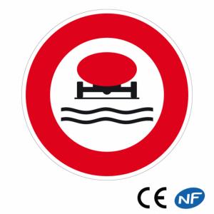 Panneau Interdit aux véhicules de marchandises polluantes (B18b)