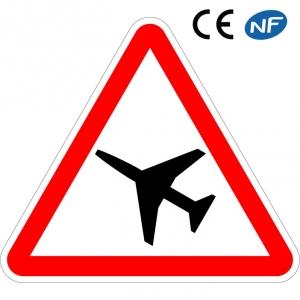 Panneau Traversée d'une aire de danger aérien (A23)