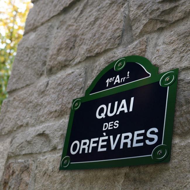 Plaque de rue émaillée Paris 15 x 13 cm avec fronton.